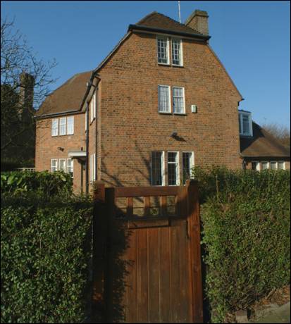 01 Litchfield Way